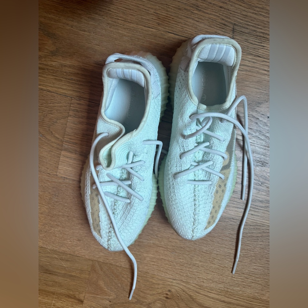 Yeezy alien color limited edition REAL size 8.5 women’s